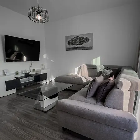 Διαμέρισμα Dora *